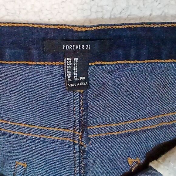 Forever 21 Jean shorts Size 29 - Picture 3 of 7